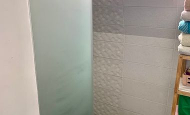 Iluminado y excelente vista, remodelado, Departamento 2 Dormitorios 1 Oficina 2 Baños Cocina cerrada Estacionamiento y Bodega