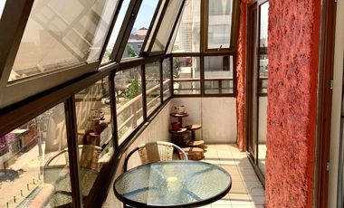 Iluminado y excelente vista, remodelado, Departamento 2 Dormitorios 1 Oficina 2 Baños Cocina cerrada Estacionamiento y Bodega