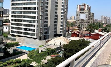 Iluminado y excelente vista, remodelado, Departamento 2 Dormitorios 1 Oficina 2 Baños Cocina cerrada Estacionamiento y Bodega