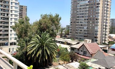 Iluminado y excelente vista, remodelado, Departamento 2 Dormitorios 1 Oficina 2 Baños Cocina cerrada Estacionamiento y Bodega