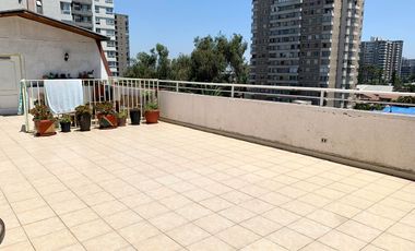Iluminado y excelente vista, remodelado, Departamento 2 Dormitorios 1 Oficina 2 Baños Cocina cerrada Estacionamiento y Bodega