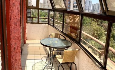 Iluminado y excelente vista, remodelado, Departamento 2 Dormitorios 1 Oficina 2 Baños Cocina cerrada Estacionamiento y Bodega
