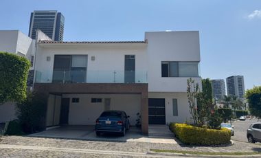 Casa en renta de 4 recámaras junto a SONATA