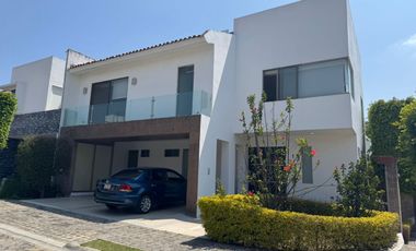 Casa en renta de 4 recámaras junto a SONATA