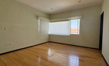 Casa en renta de 4 recámaras junto a SONATA