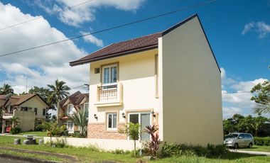 Brand New House and lot for sale in Silang close to neighboring Tagaytay in a Golf Community