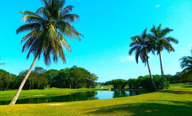 Casa de 4 recamaras con alberca privada, acceso al mar 2 departamentos independientes en venta en Playacar Fase 2.