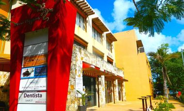Casa de 4 recamaras con alberca privada, acceso al mar 2 departamentos independientes en venta en Playacar Fase 2.