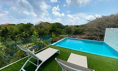 Casa de 4 recamaras con alberca privada, acceso al mar 2 departamentos independientes en venta en Playacar Fase 2.