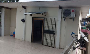 casa con locales de venta en manta zona centro