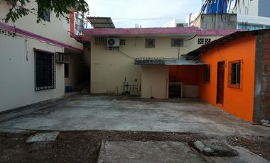 casa con locales de venta en manta zona centro