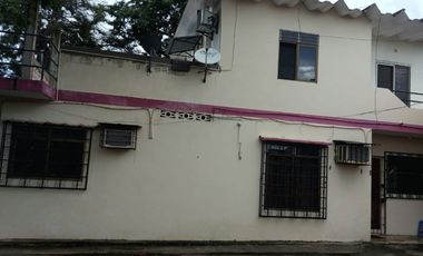 casa con locales de venta en manta zona centro