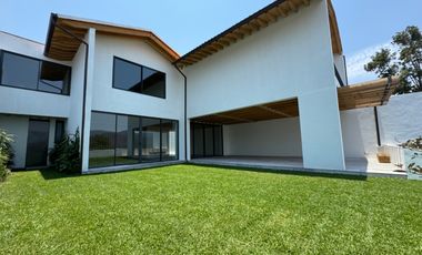 Casa en venta en el centro de Valle de Bravo