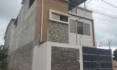 En La Parroquia El Cambio Se Vende Linda Casa Independiente Amplia de 3 Dormitorios