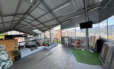 Mecánica con departamento en venta en Loja