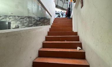 Mecánica con departamento en venta en Loja