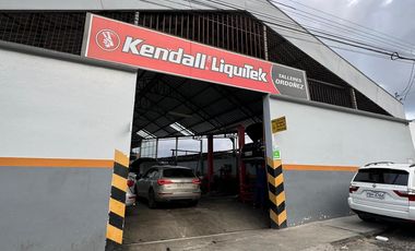 Mecánica con departamento en venta en Loja