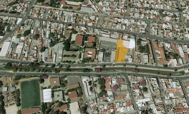 Terreno comercial en renta en avenida Universidad, Querétaro