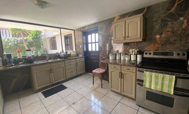 CASA DE VENTA EN EL BOSQUE: UBICACIÓN ESTRATÉGICA, PARA USO COMERCIAL O RESIDENCIAL 340 M2, $330.000