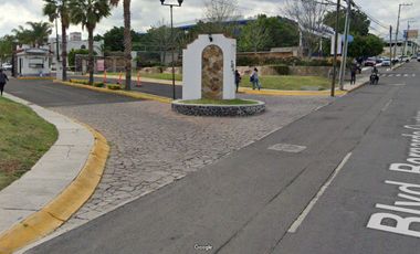 Casa en Fraccionamiento Santiago de Querétaro, ¡Compra directa con el Banco, no se aceptan créditos!