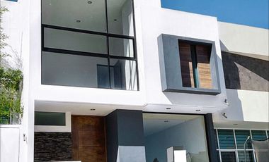 Amplia casa en venta con precio de promoción en Vistas Altozano
