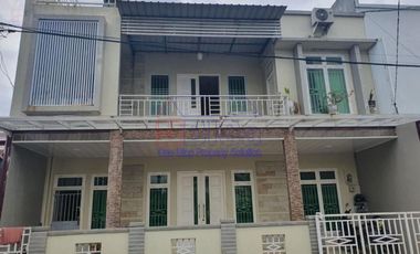 Cheap 2.5-storey house for sale in Green Land Batam Center