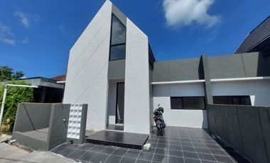 Rumah Mangku Aspal Lebar di Gabusan