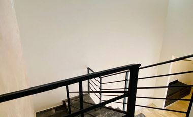 Herrmosa villa equipada, con piscina, cuarto de servicio, cerca de Av. Temozón.