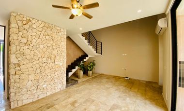 Herrmosa villa equipada, con piscina, cuarto de servicio, cerca de Av. Temozón.