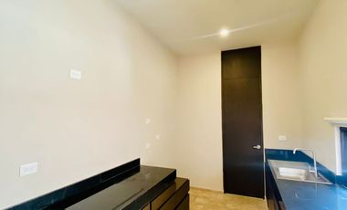 Herrmosa villa equipada, con piscina, cuarto de servicio, cerca de Av. Temozón.