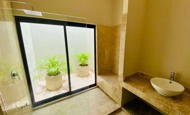 Herrmosa villa equipada, con piscina, cuarto de servicio, cerca de Av. Temozón.