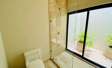 Herrmosa villa equipada, con piscina, cuarto de servicio, cerca de Av. Temozón.