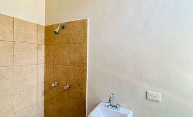 Herrmosa villa equipada, con piscina, cuarto de servicio, cerca de Av. Temozón.