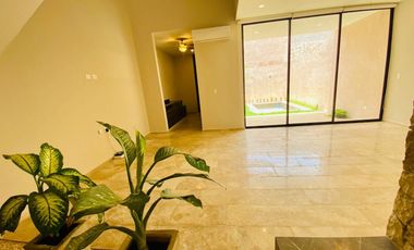 Herrmosa villa equipada, con piscina, cuarto de servicio, cerca de Av. Temozón.