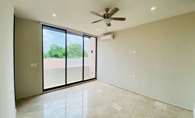 Herrmosa villa equipada, con piscina, cuarto de servicio, cerca de Av. Temozón.