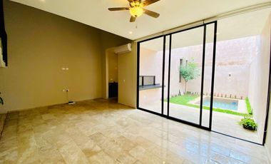 Herrmosa villa equipada, con piscina, cuarto de servicio, cerca de Av. Temozón.