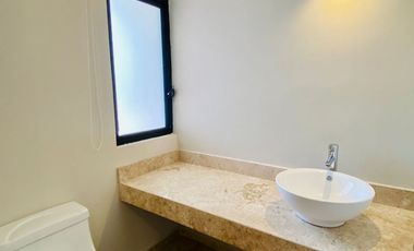 Herrmosa villa equipada, con piscina, cuarto de servicio, cerca de Av. Temozón.