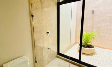 Herrmosa villa equipada, con piscina, cuarto de servicio, cerca de Av. Temozón.