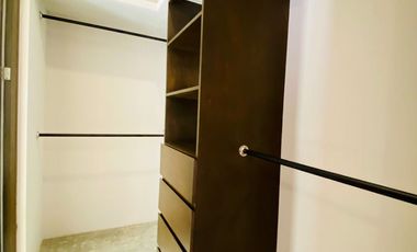 Herrmosa villa equipada, con piscina, cuarto de servicio, cerca de Av. Temozón.