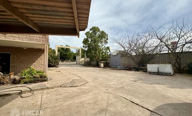 Bodega con Oficinas en Renta Aguaruto 500m2