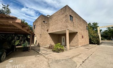 Bodega con Oficinas en Renta Aguaruto 500m2