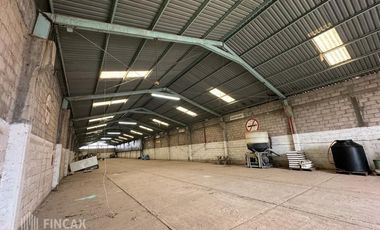 Bodega con Oficinas en Renta Aguaruto 500m2