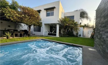 Venta de Casa atrás UEES Samborondon - Vía Samborondón Primeros kilómetros - C021