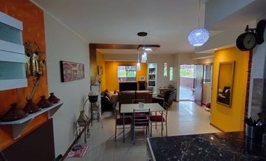 VENTA DE CASA DE TRES PISOS EN LA URB. SANTA ANA, PIURA