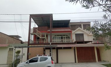 VENTA DE CASA DE TRES PISOS EN LA URB. SANTA ANA, PIURA