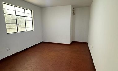 SE VENDE Casa Comercial Cerca A Morales Duarez Con Av. Universitaria