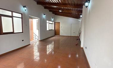 SE VENDE Casa Comercial Cerca A Morales Duarez Con Av. Universitaria
