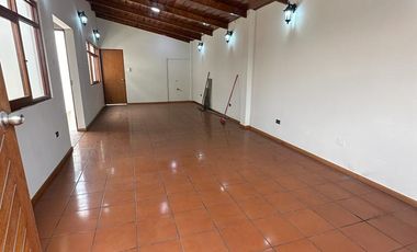 SE VENDE Casa Comercial Cerca A Morales Duarez Con Av. Universitaria