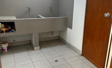 SE VENDE Casa Comercial Cerca A Morales Duarez Con Av. Universitaria