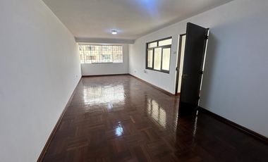 SE VENDE Casa Comercial Cerca A Morales Duarez Con Av. Universitaria